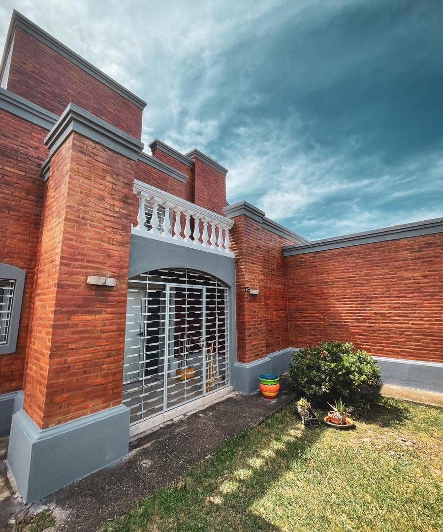 Venta Gran Casa con pileta y Vista al lago en Potrero de Garay