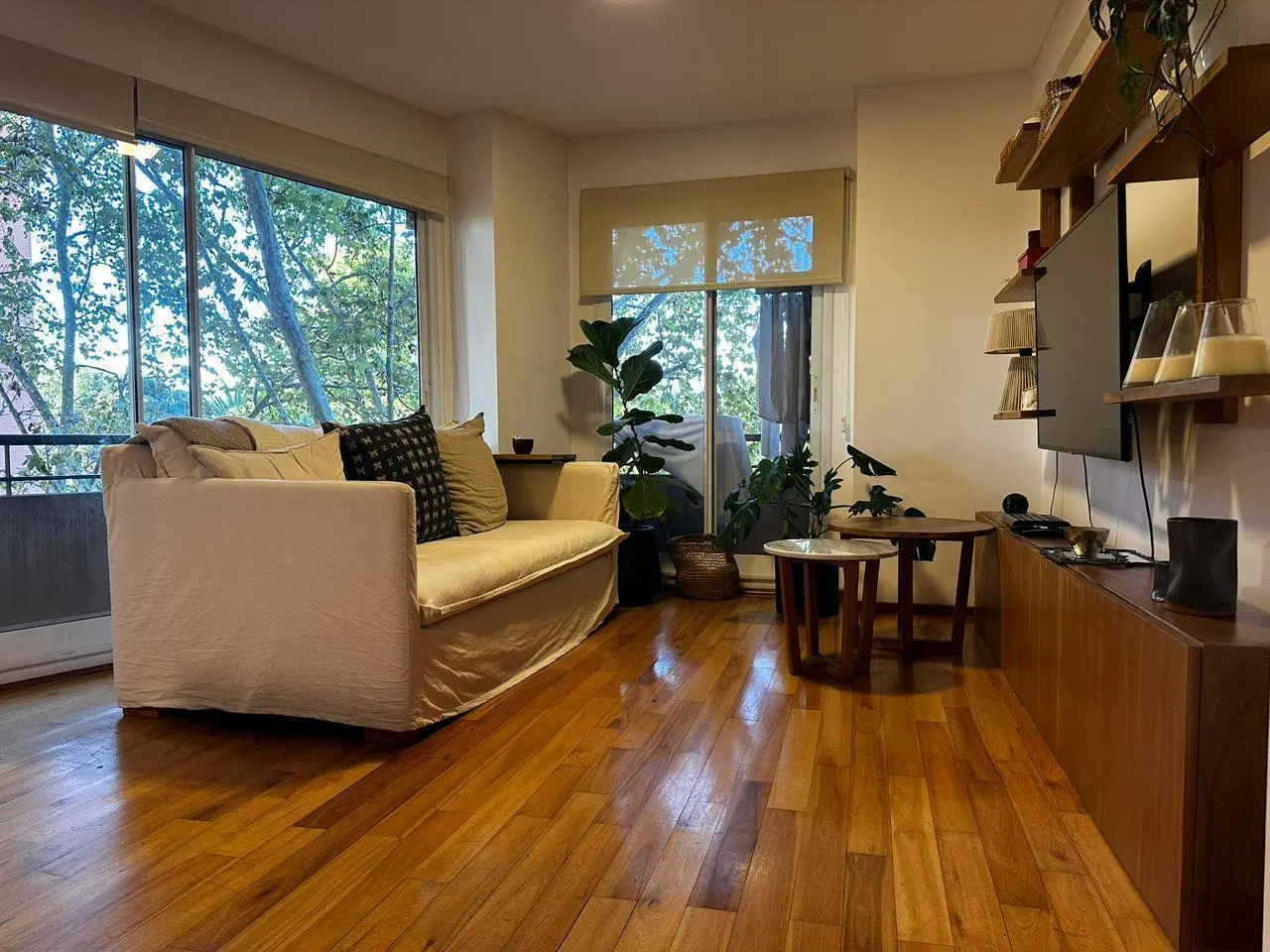Departamento en venta, de 4 ambientes zona comercial. 2