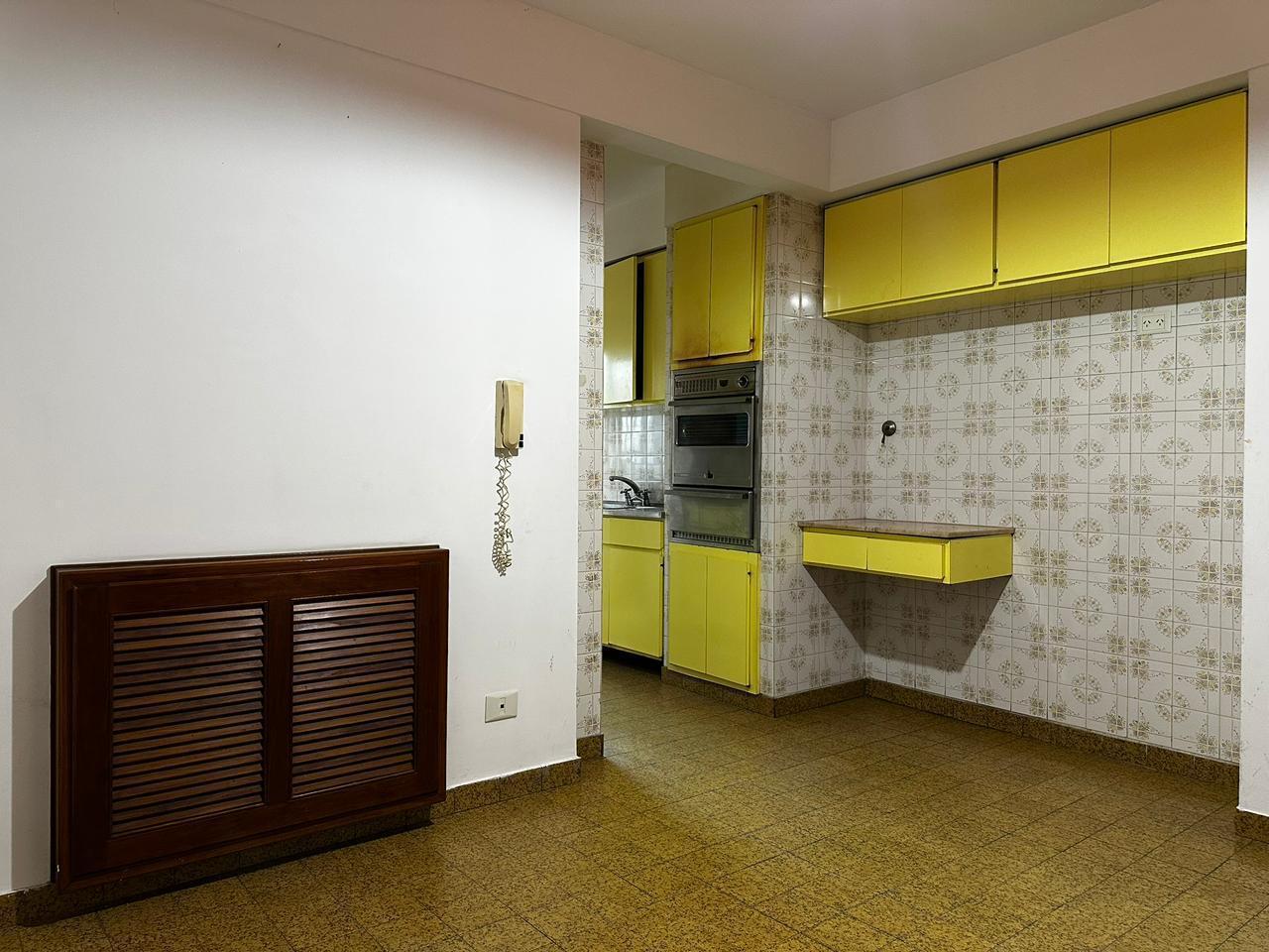 Foto de Piso de 4 amb con dependencia en pleno centro de martínez., imagen 2