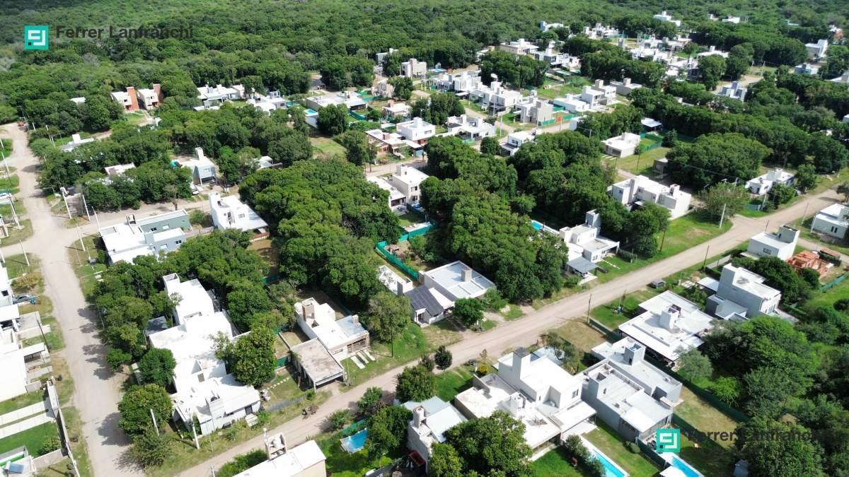 VENTA LOTE en Villa Catalina Barrio con Seguridad