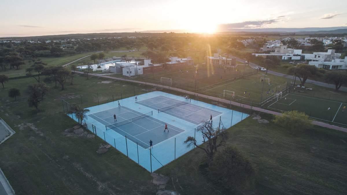 LOTE CENTRAL FONDO ESPACIO VERDE - SIETE SOLES