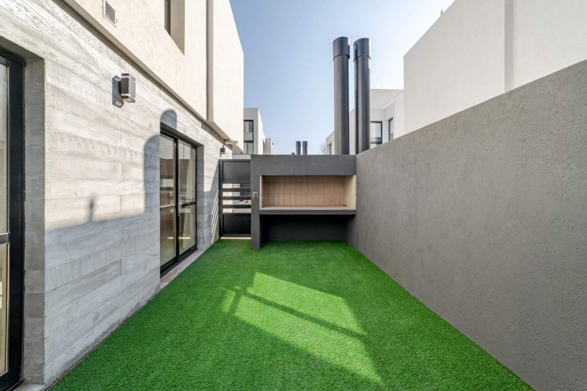 Casa a estrenar  AMOBLADA en venta de 2 dormitorios y 12 con 2 cocheras - Housing Distrito 20  Nuevo
