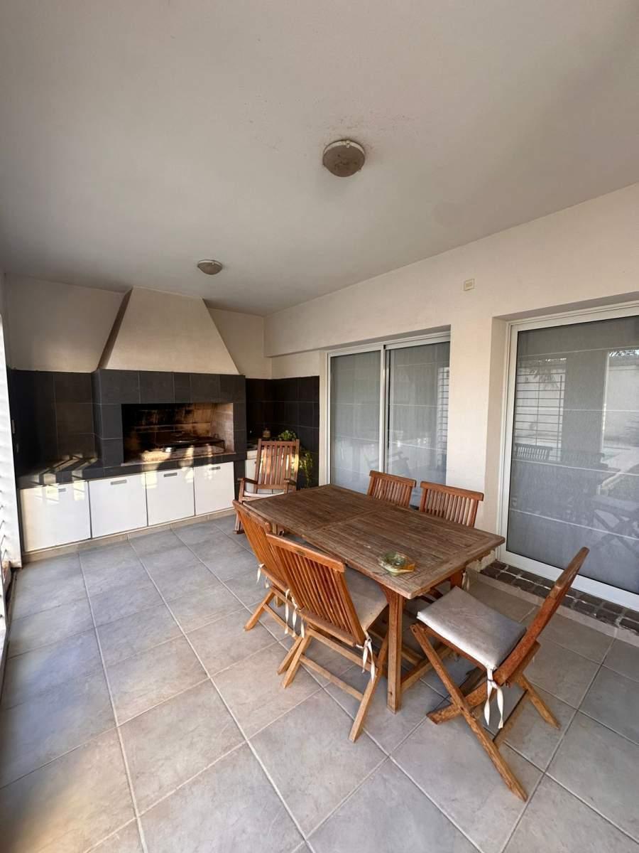 Venta Casa en Barrio Urca - Lamarca 2