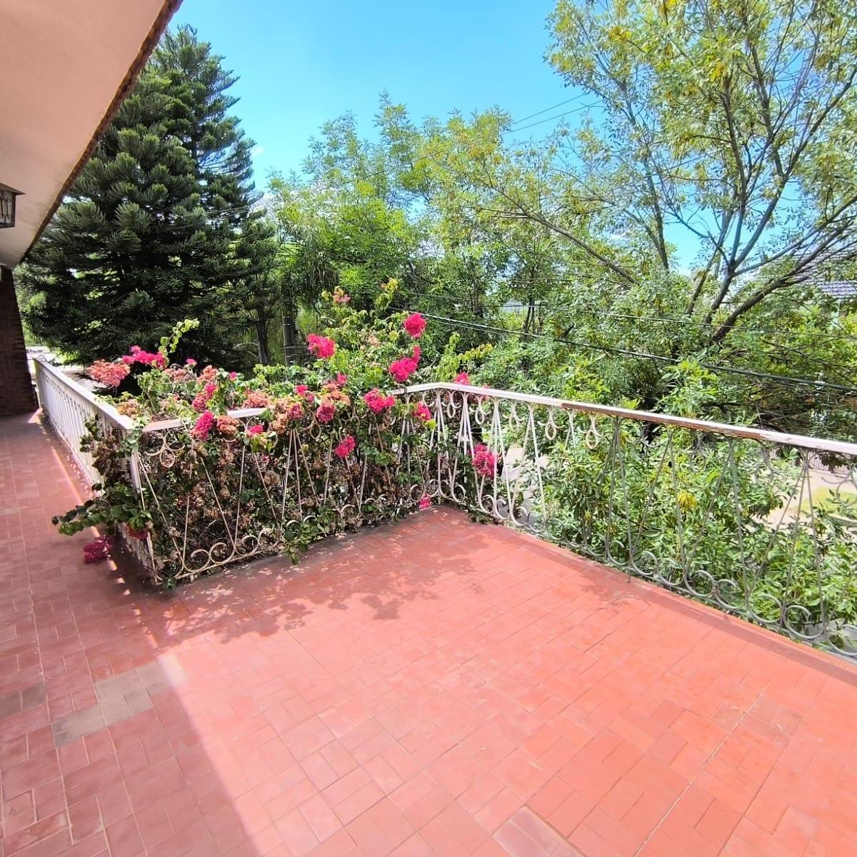 Amplia Casa en Venta Barrio Uritorco - Dean Funes Al 4100 4