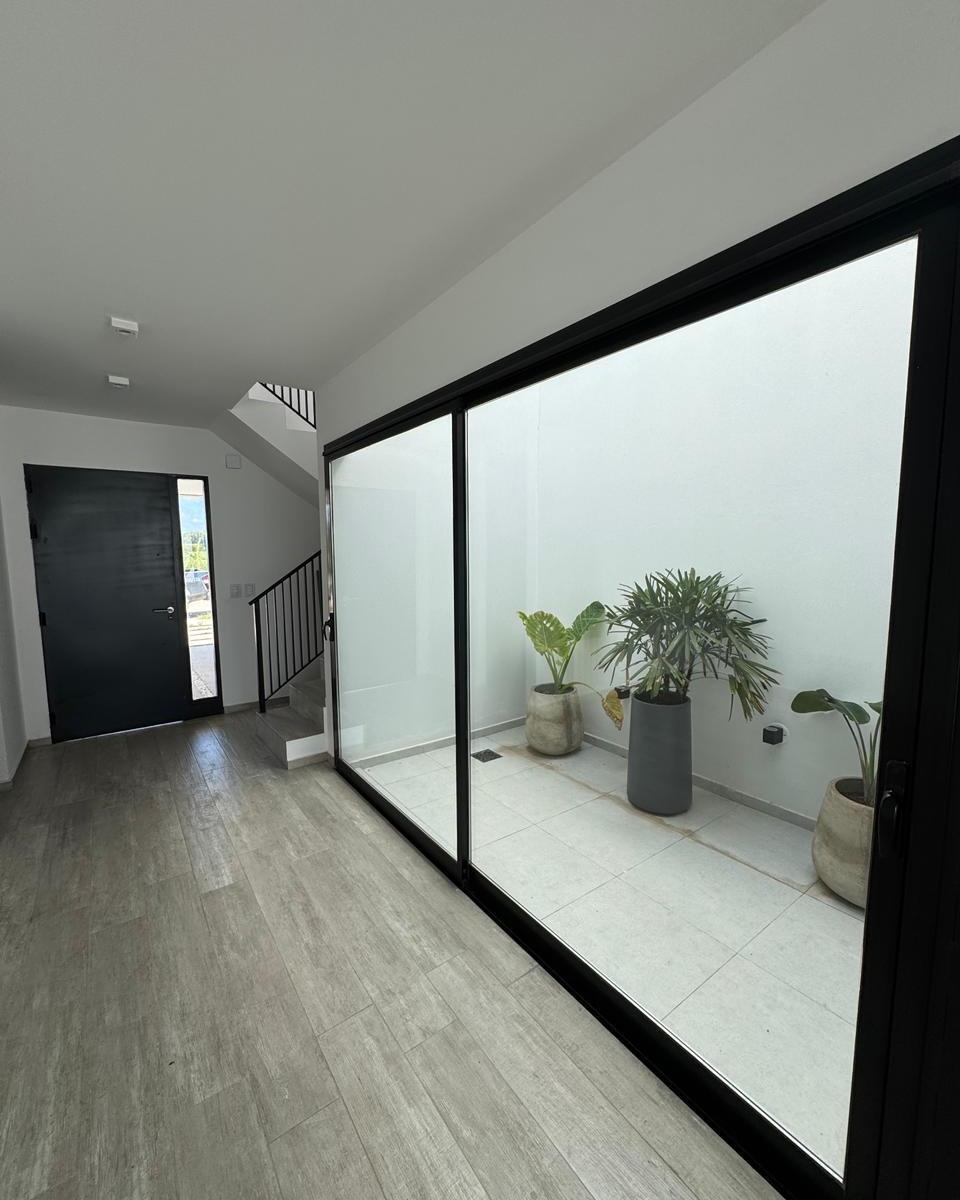 Imperdible Duplex en Barrio Privado Distrito Sur 2