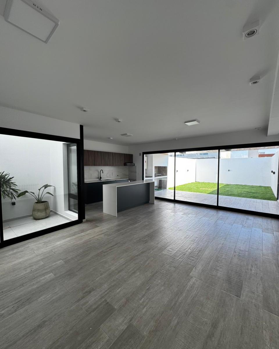 Imperdible Duplex en Barrio Privado Distrito Sur 5