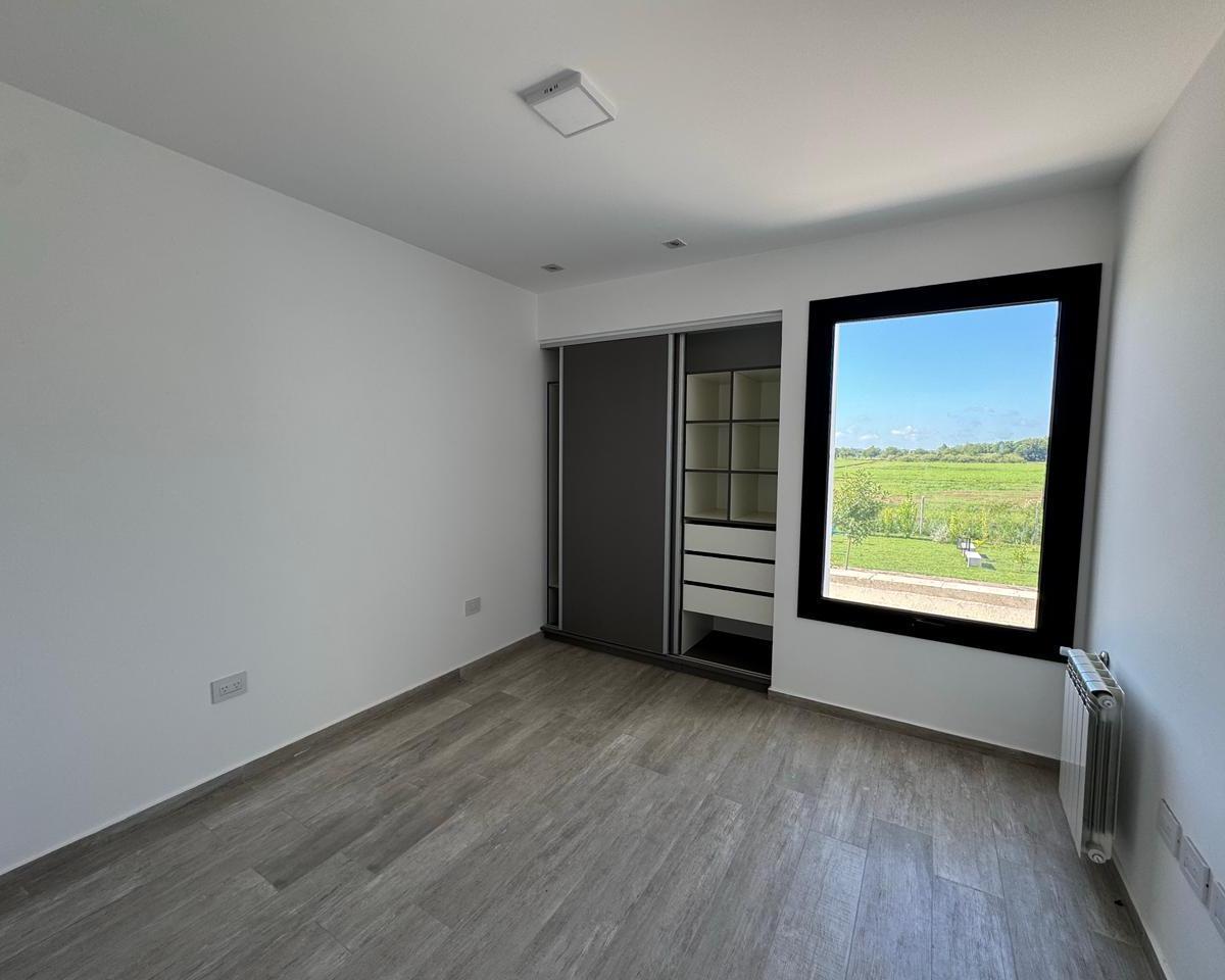 Imperdible Duplex en Barrio Privado Distrito Sur 4