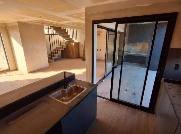 Duplex en Venta Barrio Cerrado 3 dormitorios.