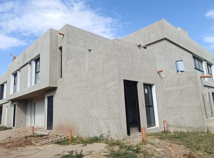 VENTA CASA HOUSING FLORENTO BARRIO JARDIN - DOS DORMITORIOS 5