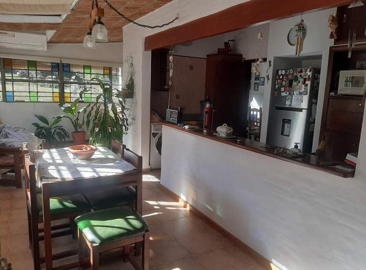 CASA EN VENTA  EN MENDIOLAZA 3 DORMITORIOS CON QUINCHO Y PILETA 2
