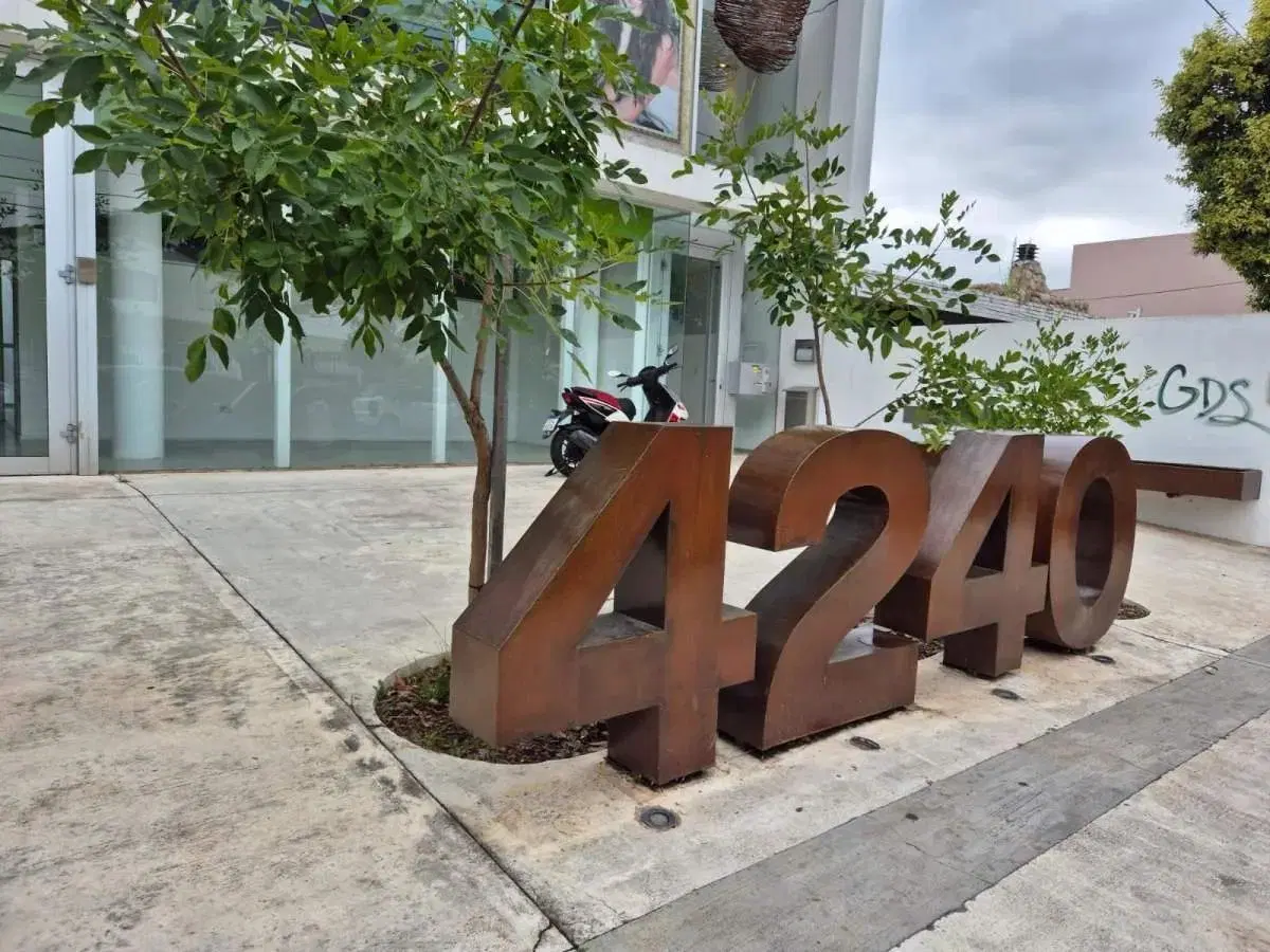 VENTA DE COMPLEJO DE OFICINAS  LOCAL COMERCIAL PREMIUM EN CERRO DE LAS ROSAS 4