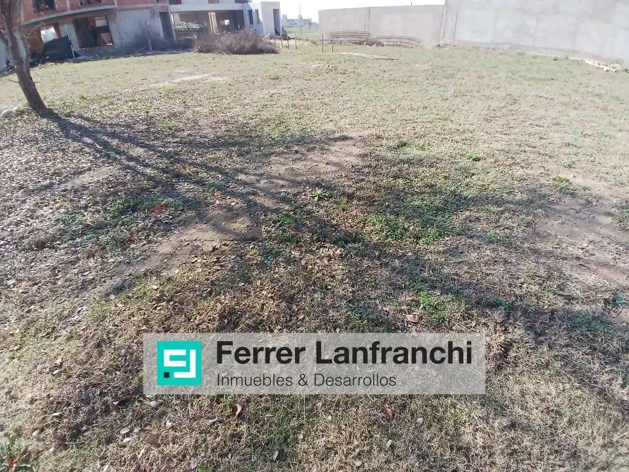 Venta de Lote Apto Comercio en Docta Avenida de 600 m2 4