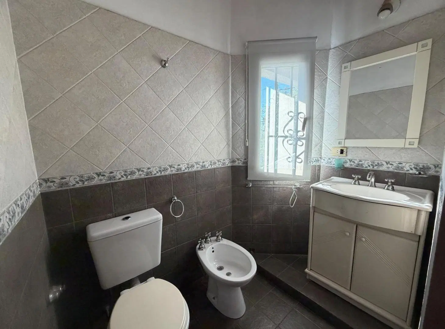 CASA EN VENTA BARRIO AYACUCHO 3 DORM C/PILETA 8