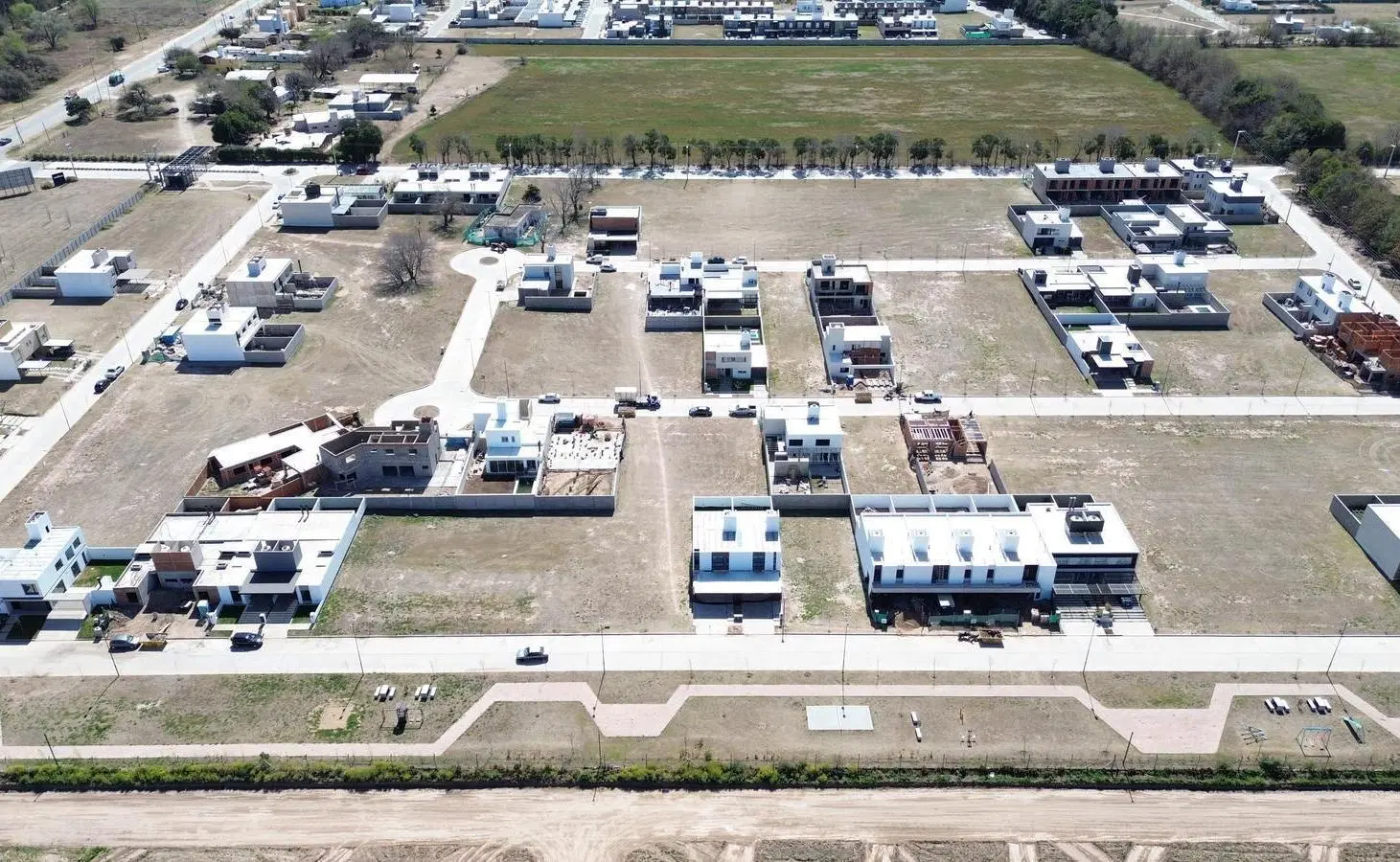 LOTE RESIDENCIAL EN VENTA DISTRITO SUR 4