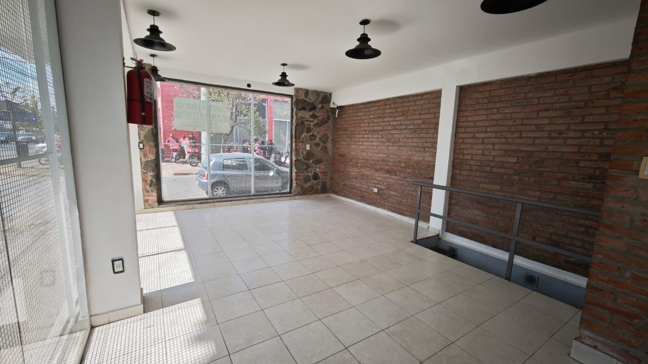 Foto de ALQUILER LOCAL COMERCIAL SOBRE AV. CORDILLERA A METROS DEL DINO, imagen 4
