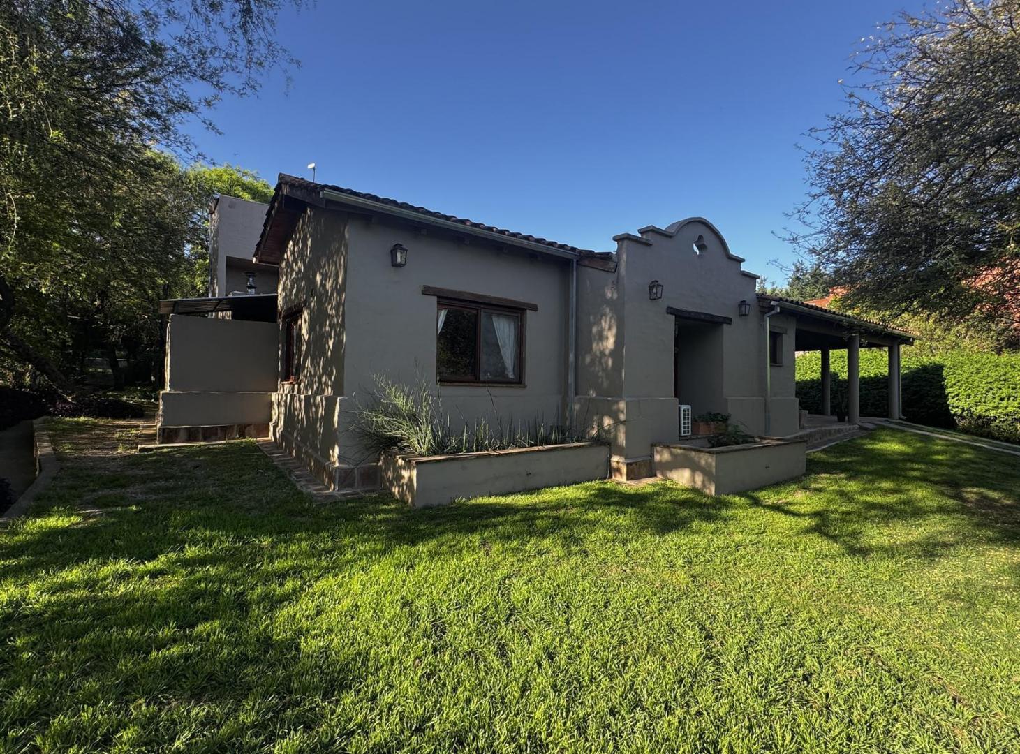 Foto de CASA EN VENTA 3 DORMITORIOS COUNTRY CUATRO HOJAS MENDIOLAZA, imagen 4
