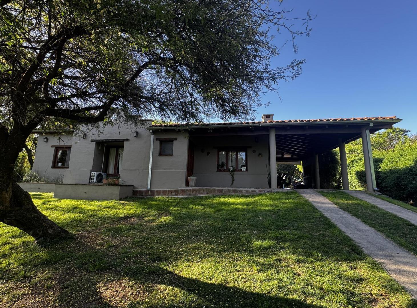 Foto de CASA EN VENTA 3 DORMITORIOS COUNTRY CUATRO HOJAS MENDIOLAZA, imagen 3
