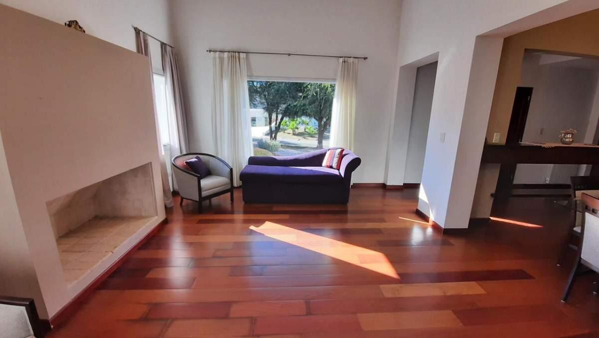 Lomas de La Carolina - Casa 3 Dorm Piscina Quincho Escritorio y Dependencia - 440 m² Cub 5