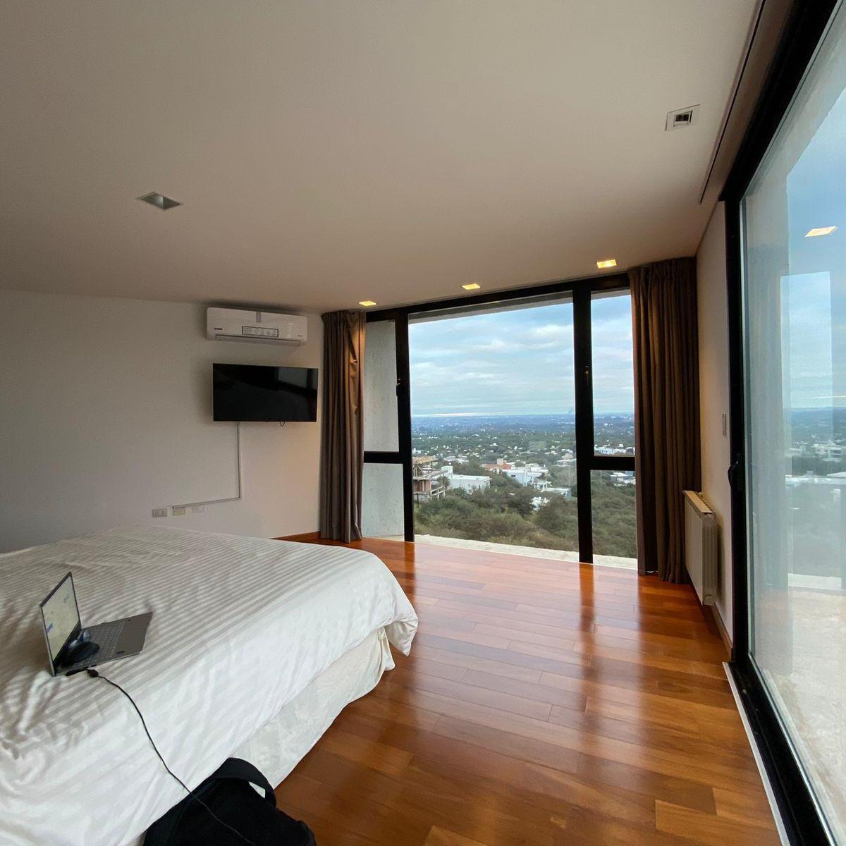 Foto de LA RUFINA VENTA CASA 4 NIVELES VISTA PANORÁMICA CBA 3 GALERÍAS QUINCHO, imagen 2
