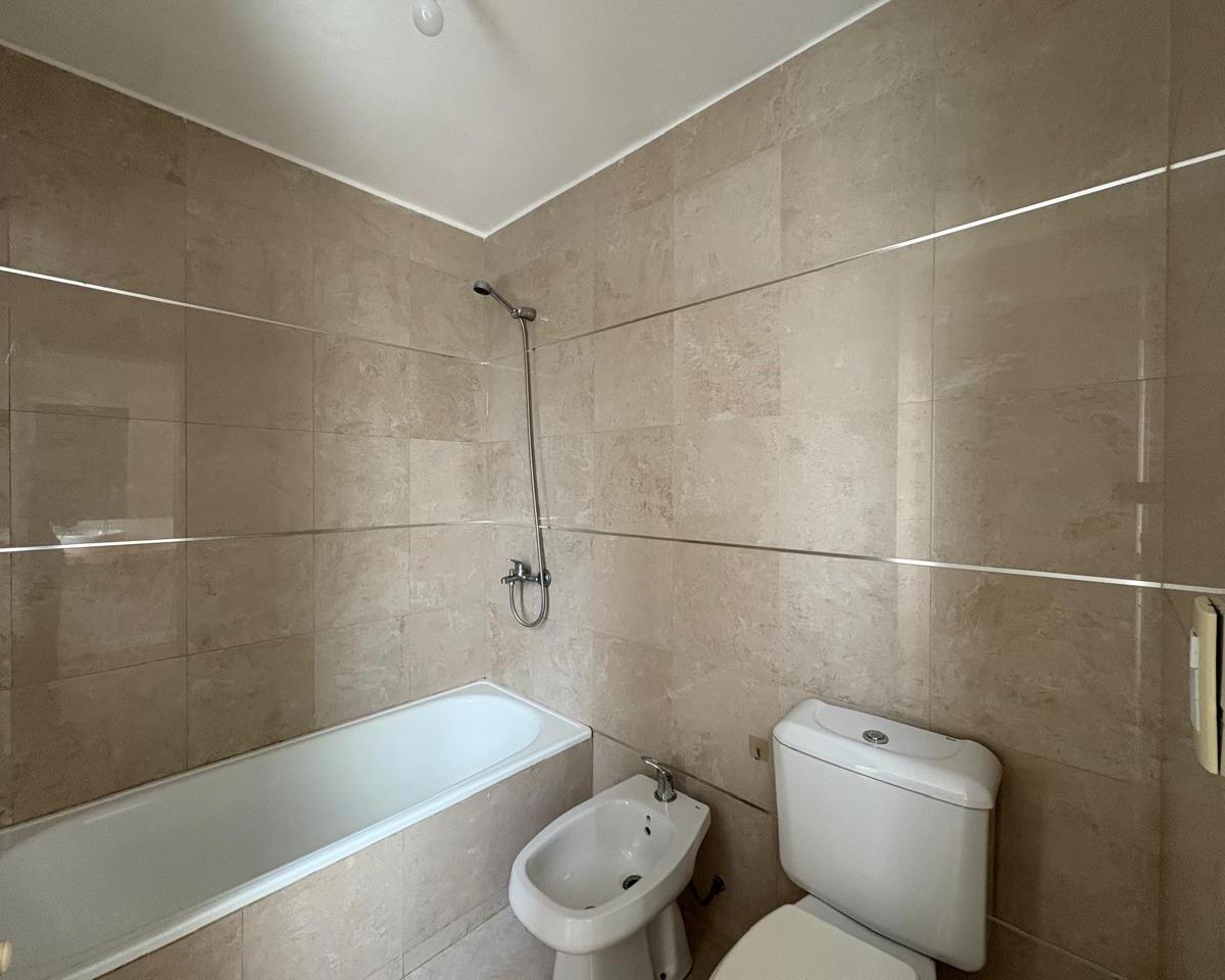 VENTA CASA/DÚPLEX 3 DORM JARDÍN HOUSING MTS LA SALLE Y RECTA MARTINOLLI