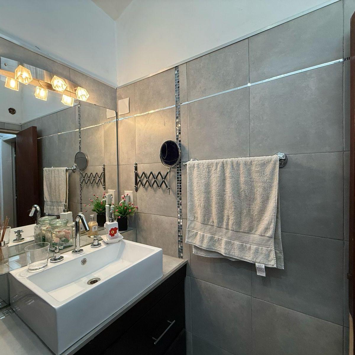 Foto de VENTA CASA 2/3 DORM./ESCRITORIO. BARRIO VILLA CABRERA., imagen 3