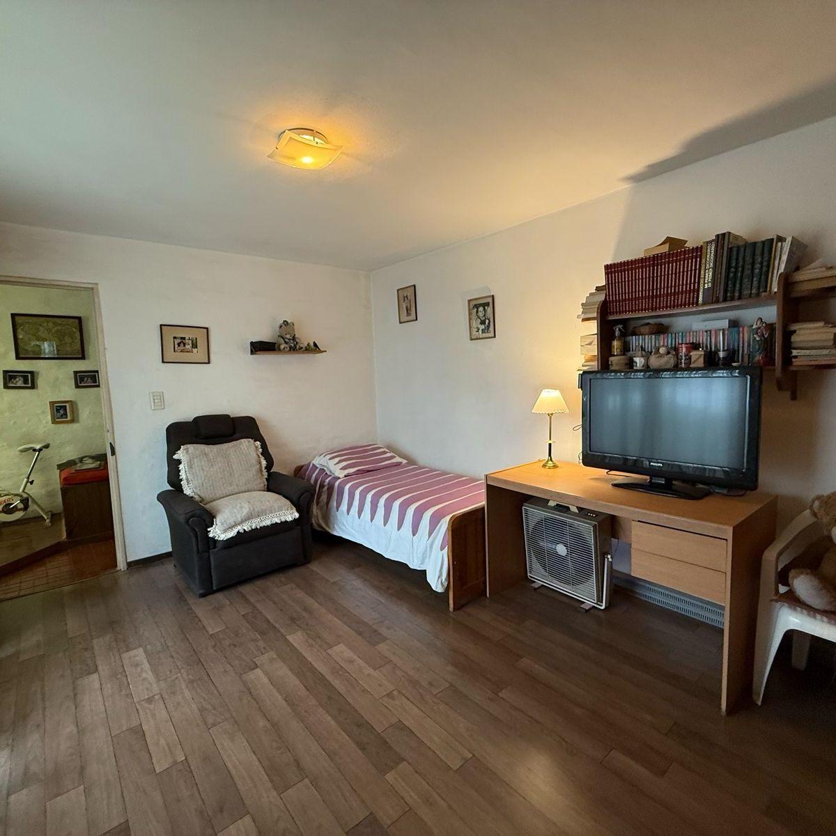 Foto de VENTA CASA 2/3 DORM./ESCRITORIO. BARRIO VILLA CABRERA., imagen 5