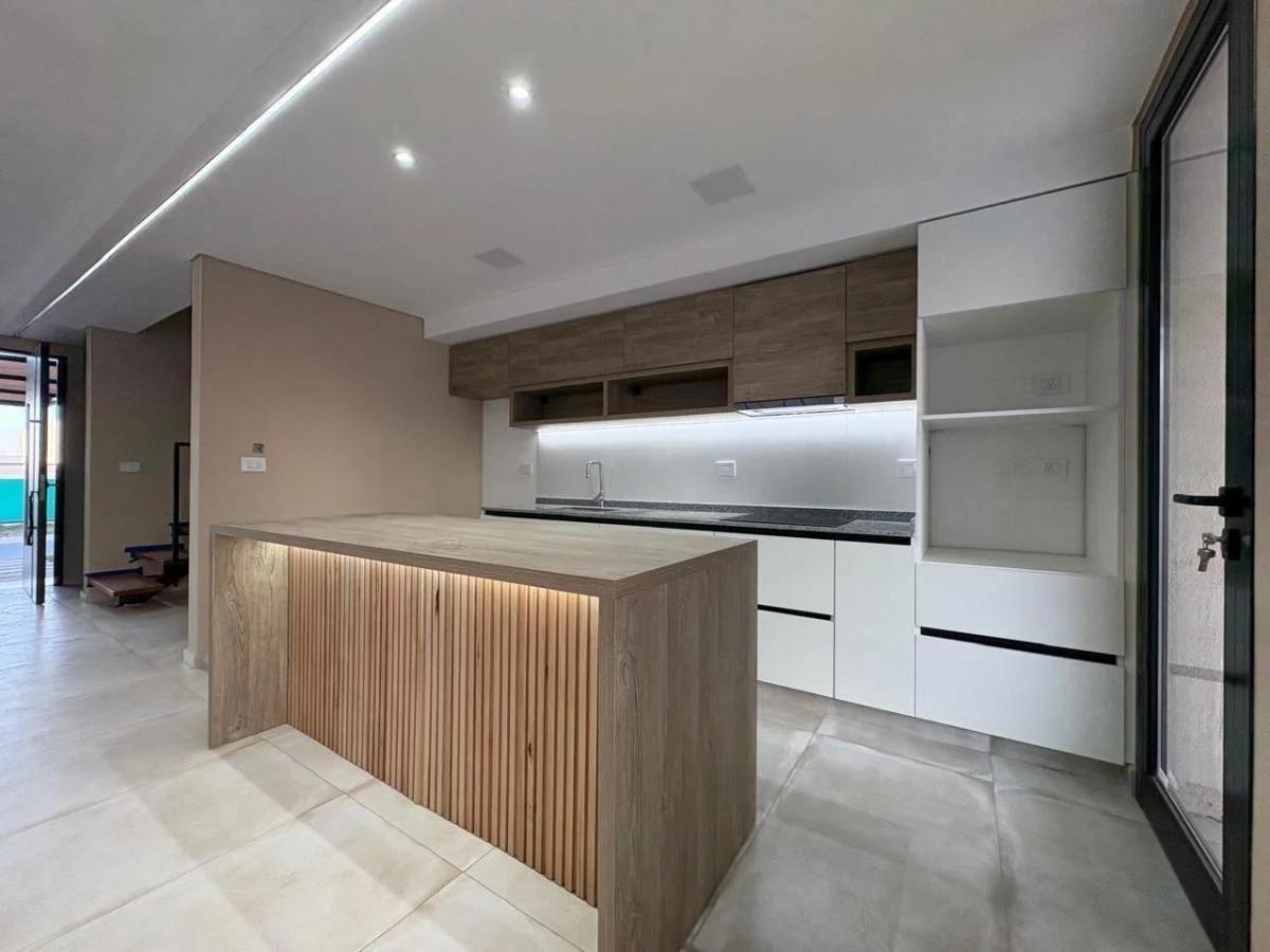 Oportunidad Venta Casa/Dúplex de Diseño 3 Dorm 3 Baños Calef Central Calidad Premium - Docta Avenida