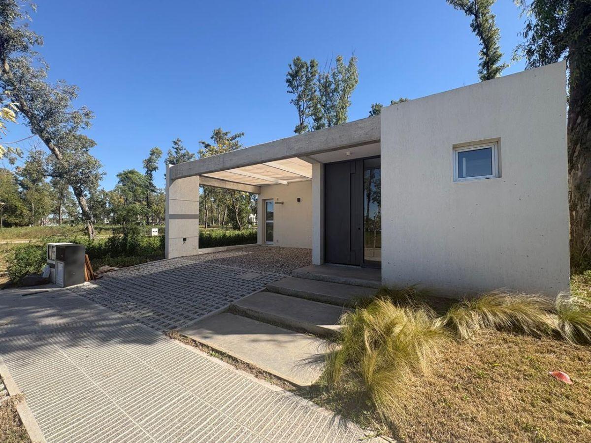 APTO CREDITO - NUMA -Venta Casa de Diseño 3 Dorm. 3 Baños 161 m² Cub / 280 m² Tot - NO DUPLEX