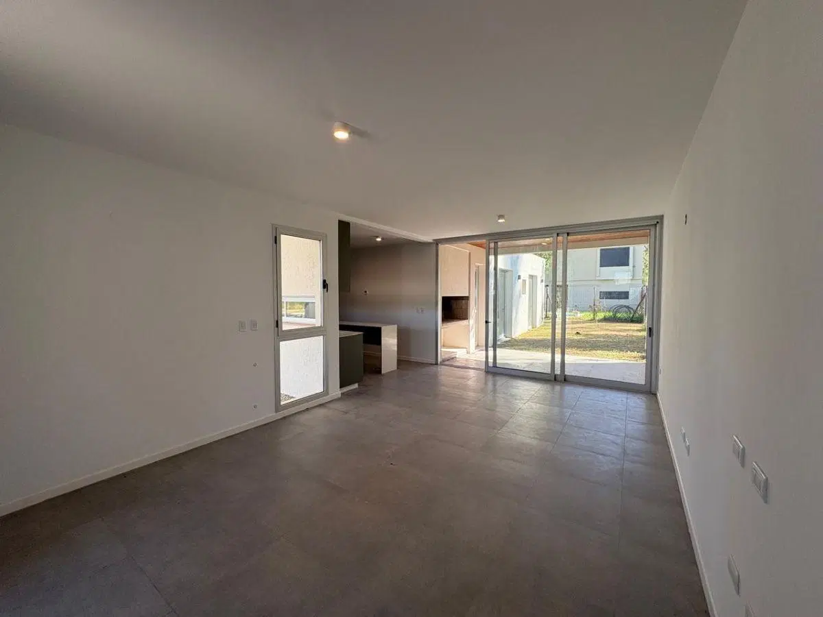 NUEVO MALAGUEÑO - ALQUILER Casa de Diseño 3 Dorm. 3 Baños 161 m² Cub / 280 m² Tot - No Duplex 4