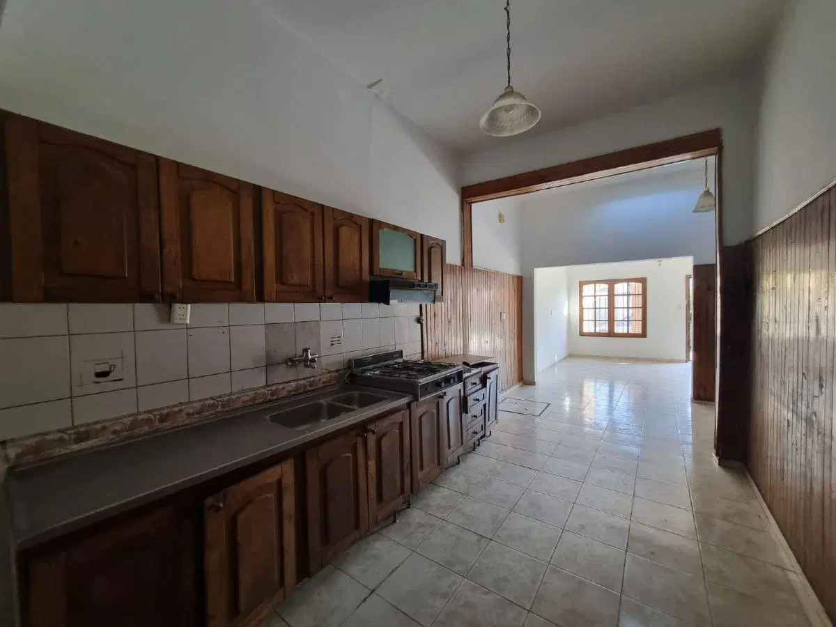 OPORTUNIDAD - VENTA CASA 3 DORMITORIOS - 2 BAÑOS - PATIO 5