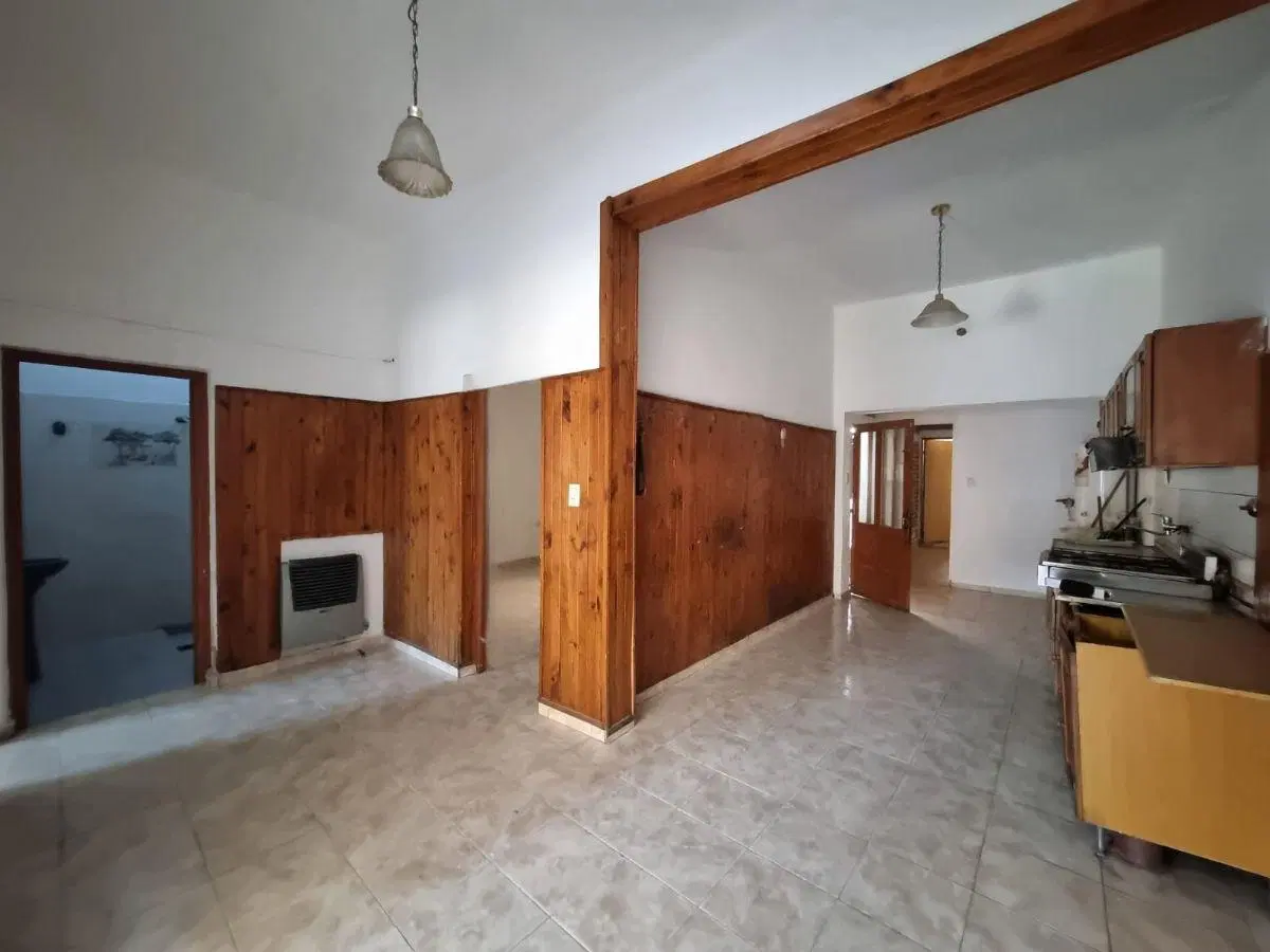 OPORTUNIDAD - VENTA CASA 3 DORMITORIOS - 2 BAÑOS - PATIO 4