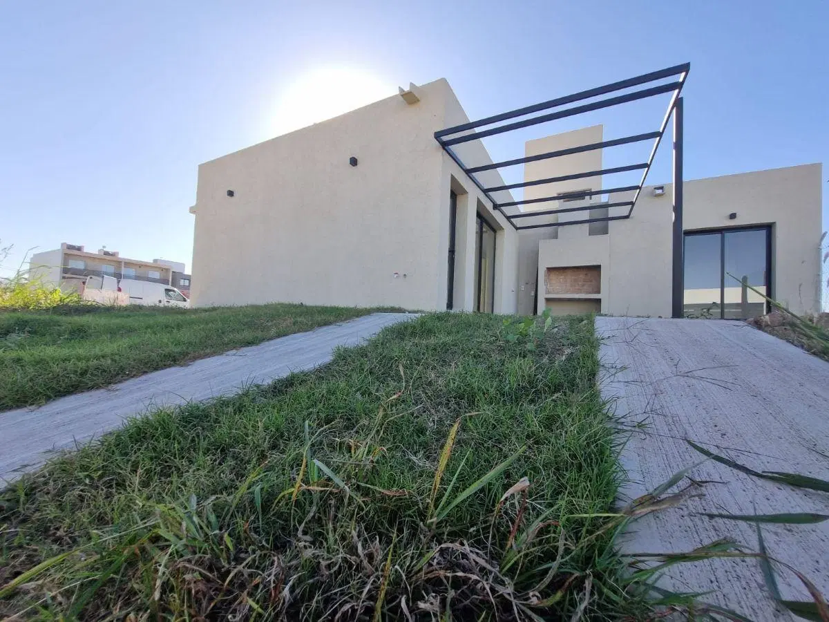 Venta Casa 2 Dorm 153 m² Terr - 70 m² Cub - Docta Av 5