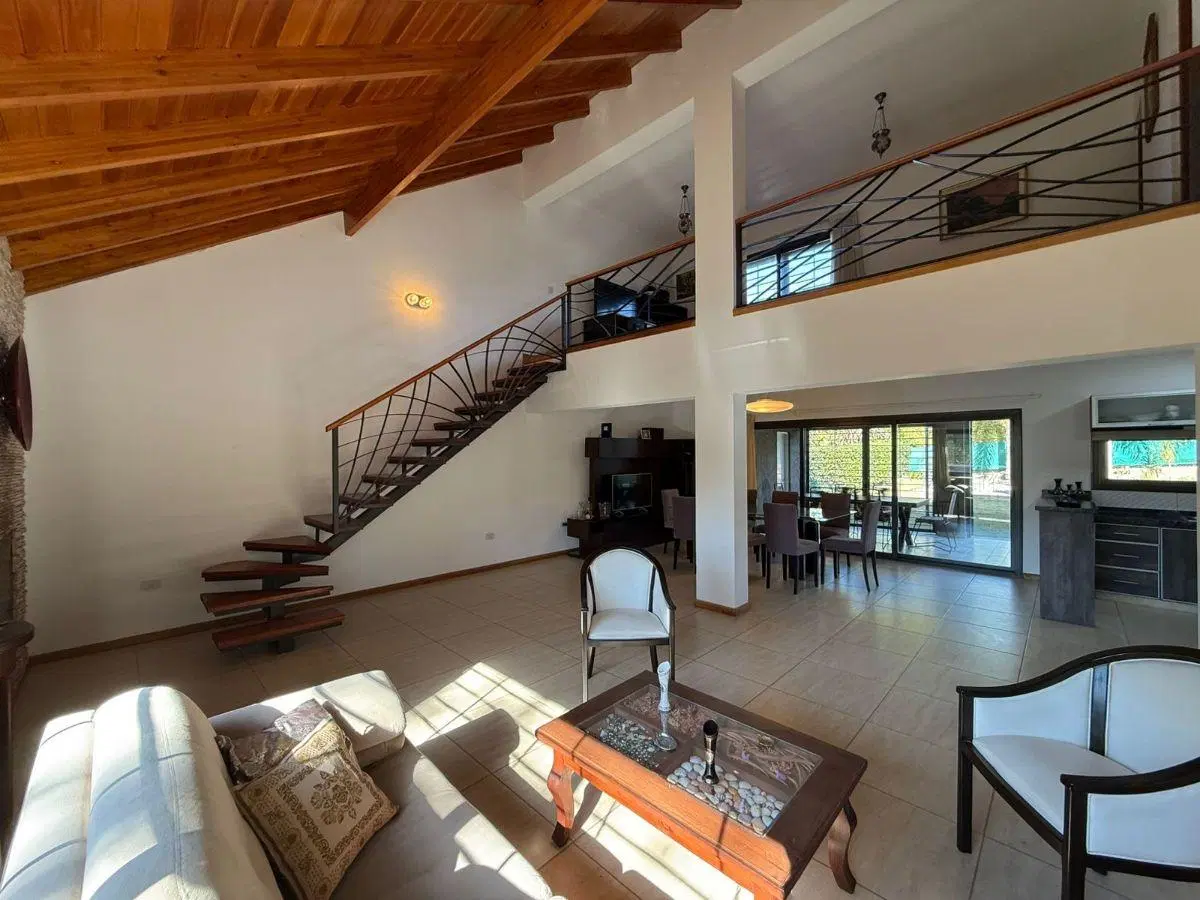 VILLA ALLENDE GOLF - VENTA CASA 3 DORMITORIOS + PISCINA - APTA CRÉDITO 2