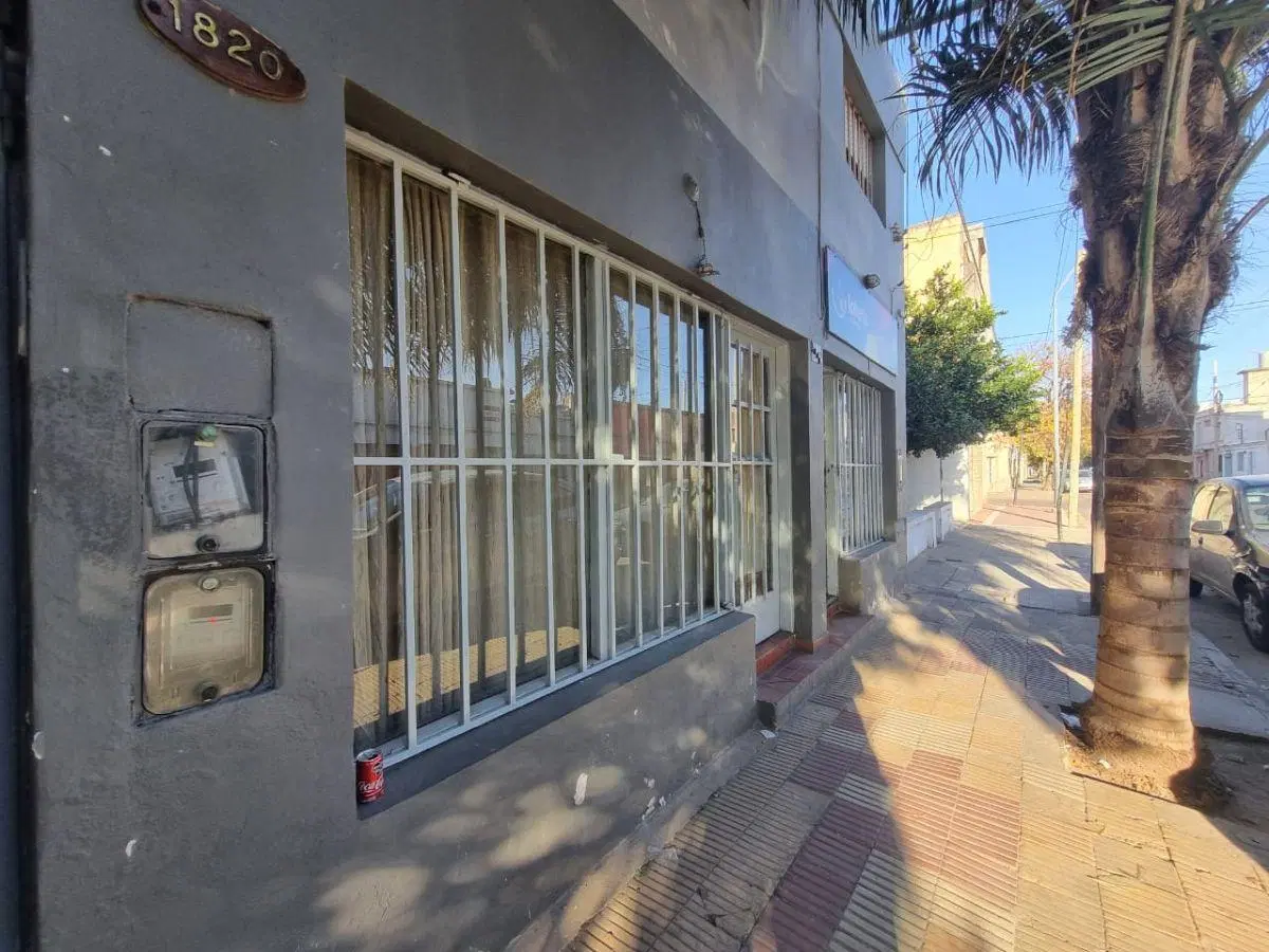 OPORTUNIDAD INVERSOR !! - VENTA 2 DEPTOS. + 2 LOCALES + GALPÓN - 315 M2 TERRENO / 349 M2 CUBIERTOS 3