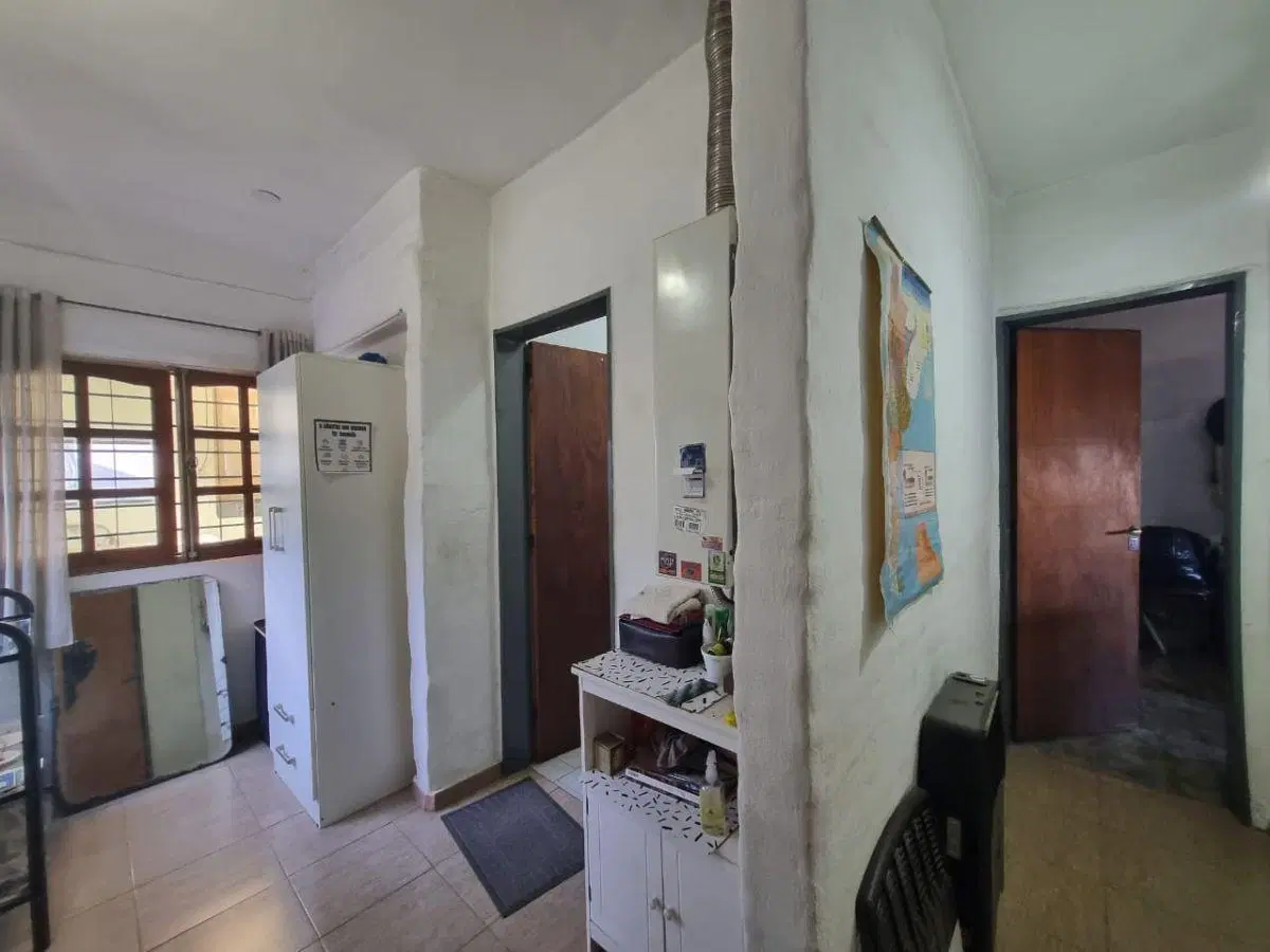 OPORTUNIDAD INVERSOR !! - VENTA 2 DEPTOS. + 2 LOCALES + GALPÓN - 315 M2 TERRENO / 349 M2 CUBIERTOS 4