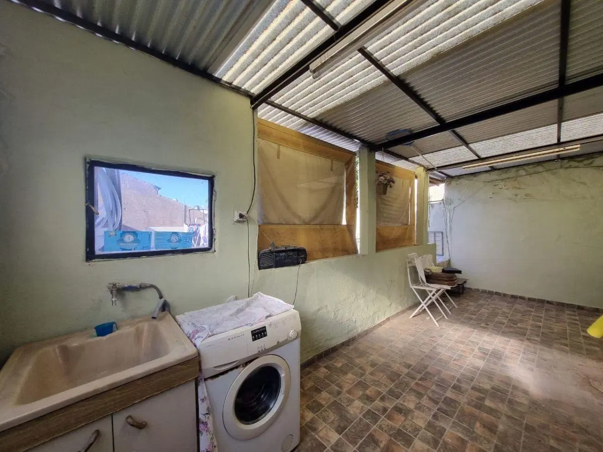 OPORTUNIDAD INVERSOR !! - VENTA 2 DEPTOS. + 2 LOCALES + GALPÓN - 315 M2 TERRENO / 349 M2 CUBIERTOS 5
