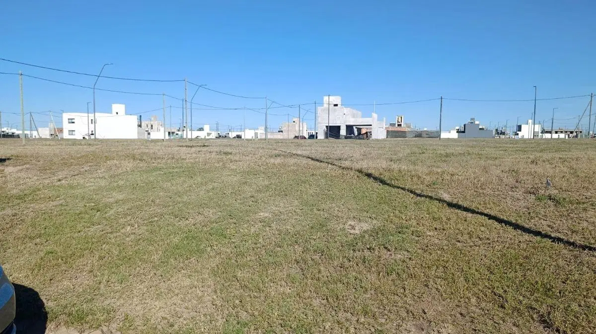 CAMPOS DE MANANTIALES - VENTA LOTE - 405 M2 1