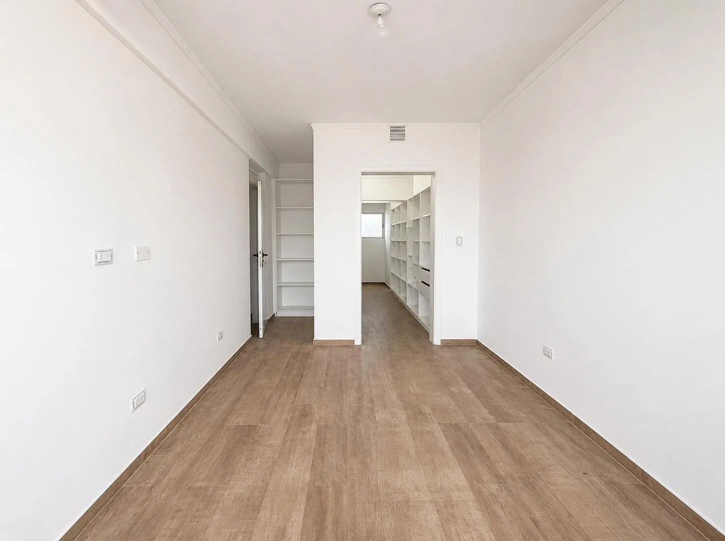 ALQUILER ZONA NORTE DEPTO 2 DORM EN PLANTA BAJA CON COCHERA EN COMPLEJO CERRADO C/ SEGURIDAD 2