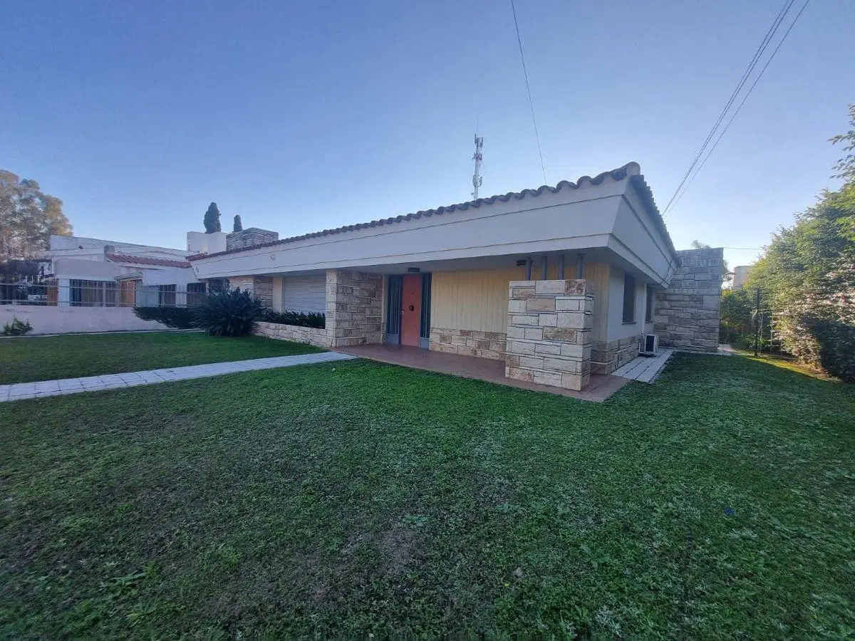 Cerro de las Rosas - Venta Casa 3 Dorm 2 Baños - Gran Patio con Pileta 4