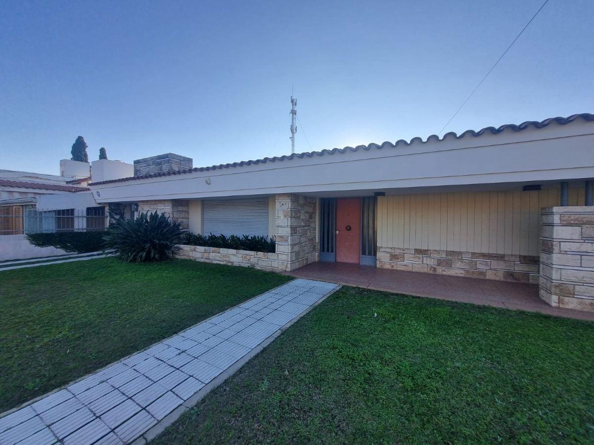 Cerro de las Rosas - Venta Casa 3 Dorm 2 Baños - Gran Patio con Pileta