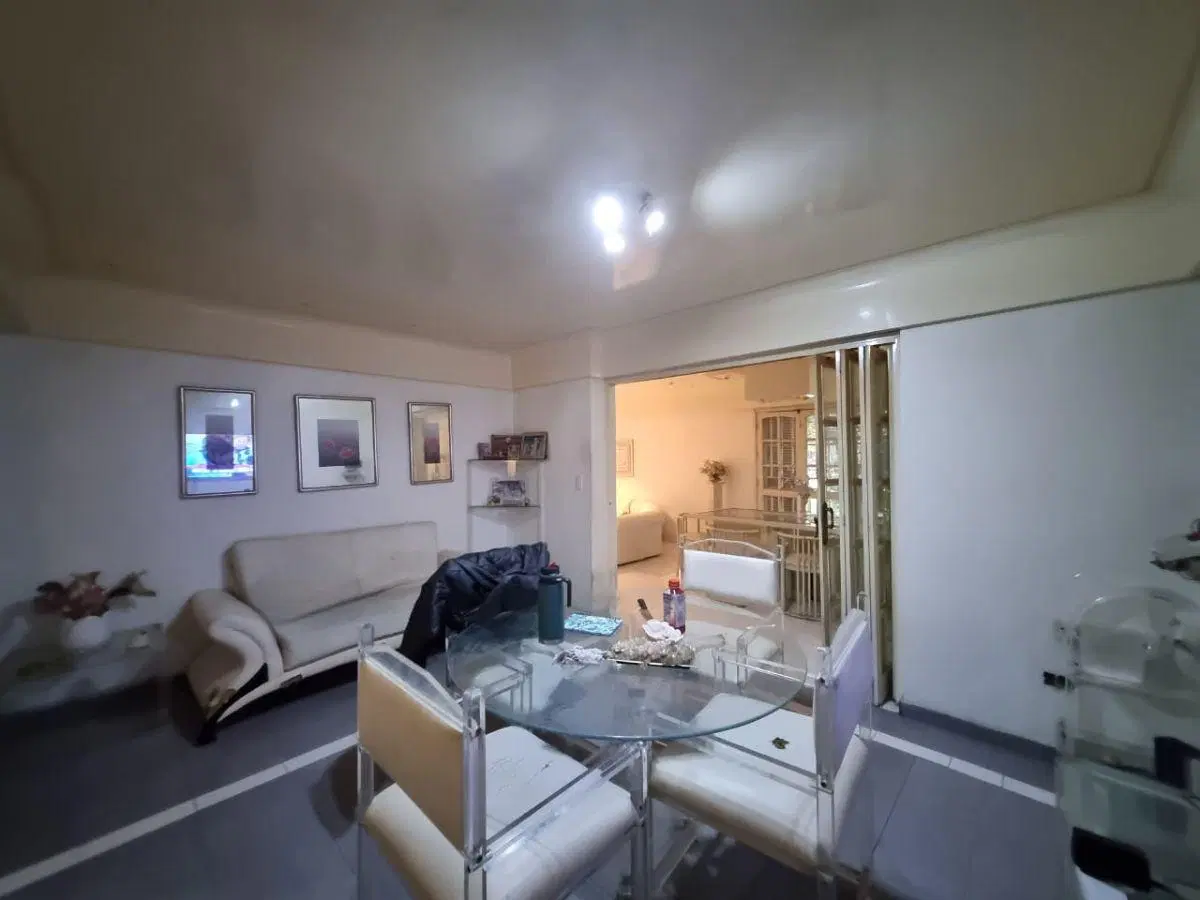VENTA CASA 2 DORM. - COCHERA P/3 AUTOS - 346 M2 TERR./209 M2 CUB. - A MTS DE CORDOBA SHOPPING 5
