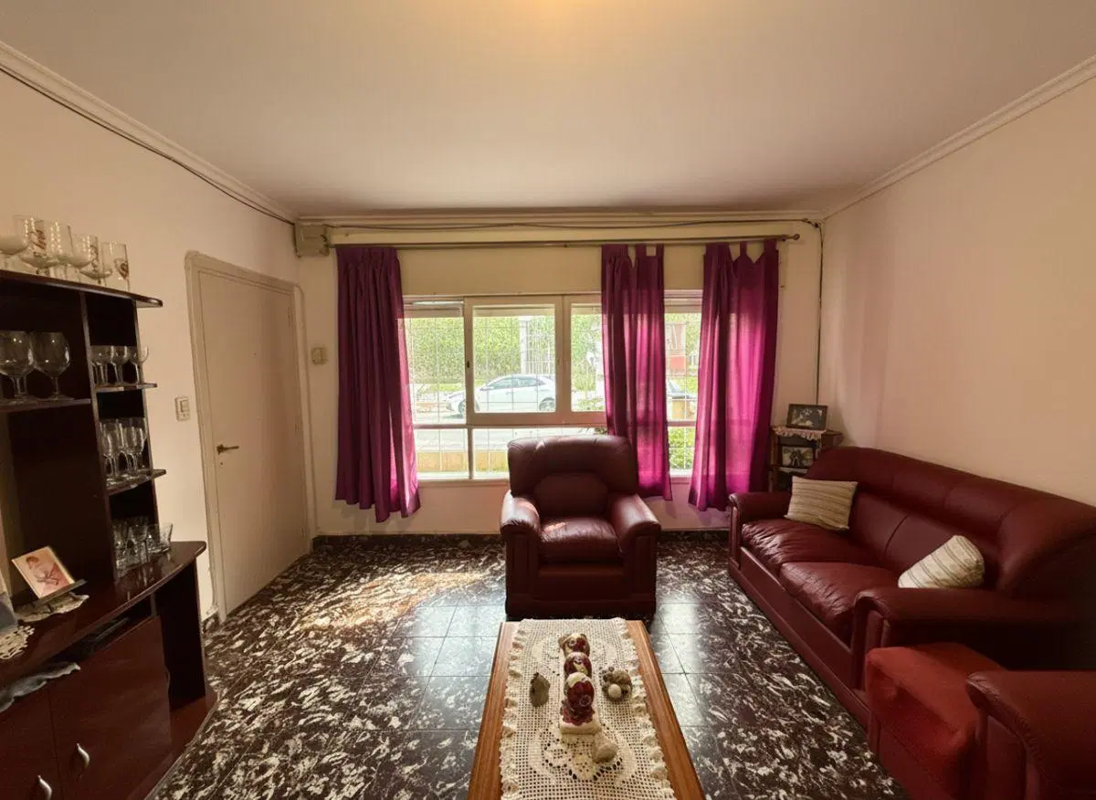 VENTA CASA 3 DORM + DEPENDENCIA DE SERVICIO + PISCINA, BARRIO MAIPÚ 2