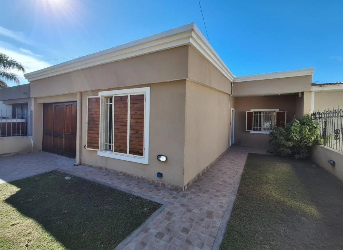 VENTA CASA 3 DORM + PISCINA+ CUARTO DE GUARDADO EN BARRIO QUINTAS DE ARGUELLO. 4