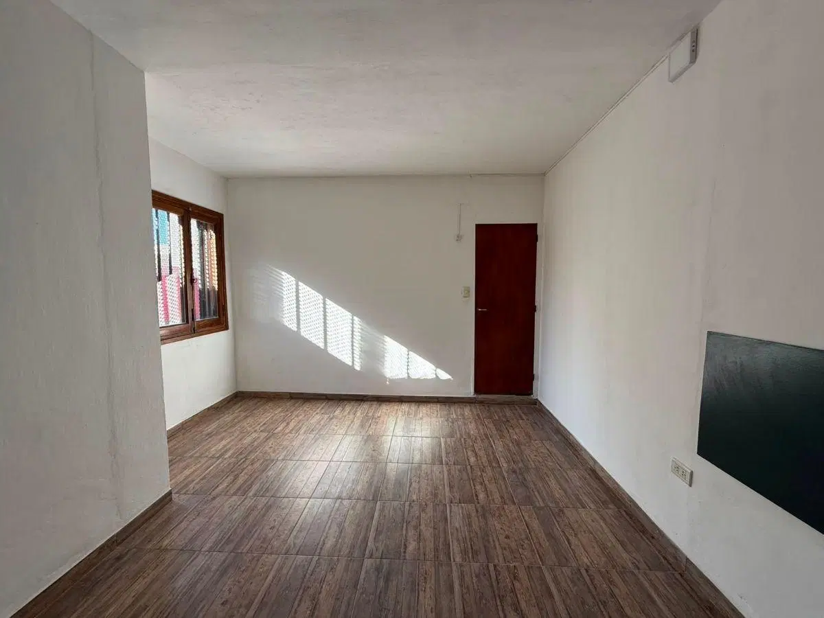MARQUES DE SOBREMONTE - EXCELENTE CASA RECICLADA 3 DORM + DEPARTAMENTO 1 DORMITORIO - C/PATIO 1