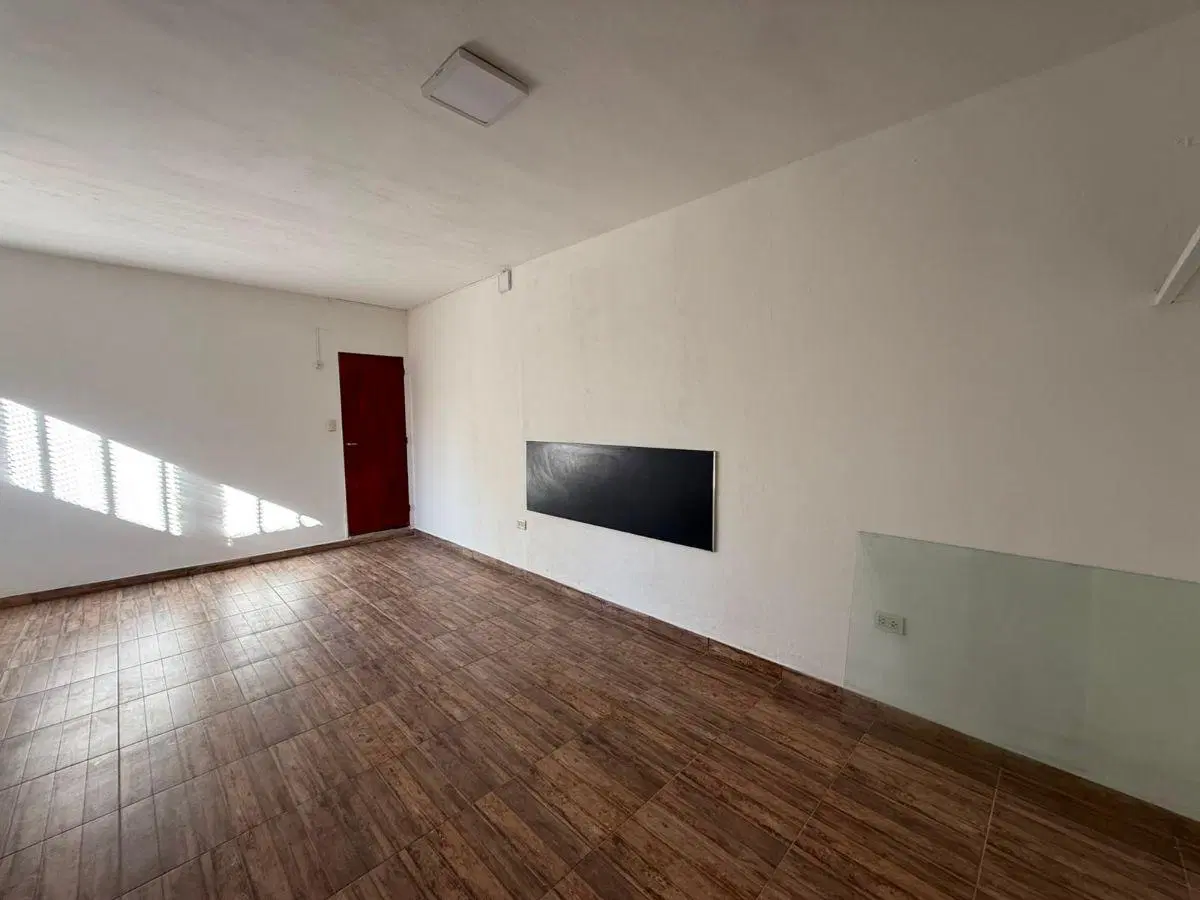 MARQUES DE SOBREMONTE - EXCELENTE CASA RECICLADA 3 DORM + DEPARTAMENTO 1 DORMITORIO - C/PATIO 8