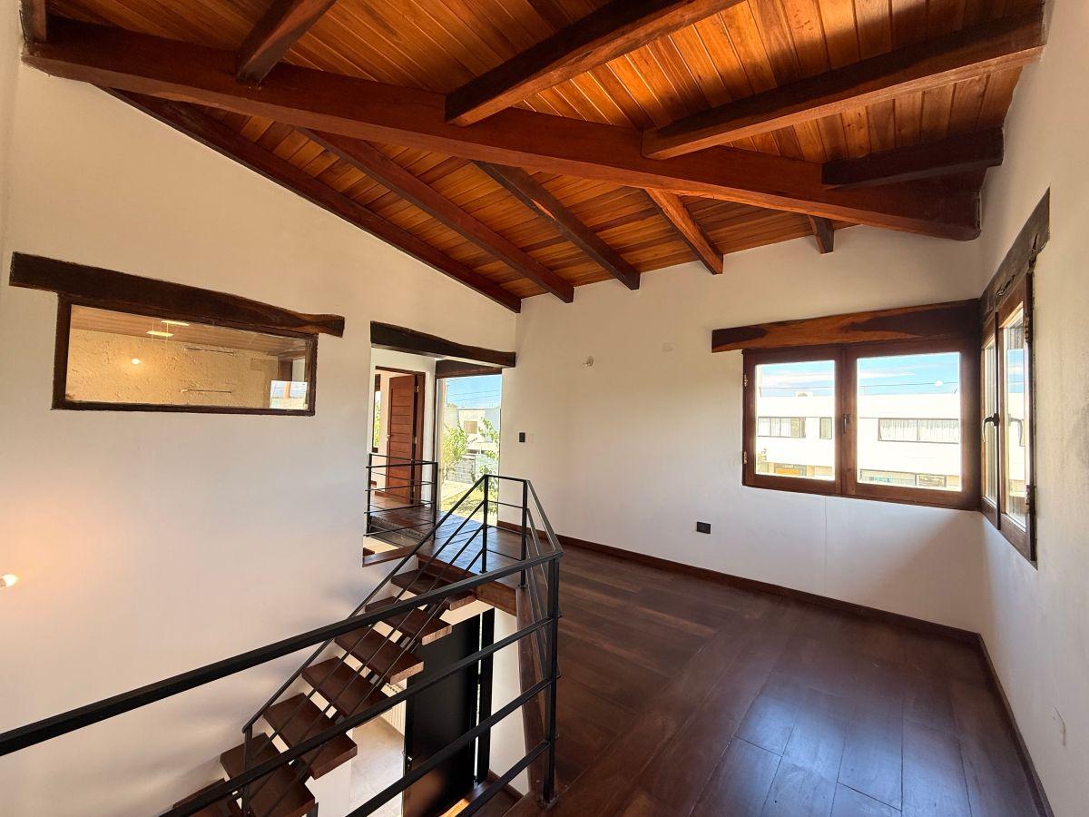 Foto de VENTA CASA 3 DORMITORIOS EN SUITE 4 BAÑOS GRAN PATIO BARRIO TEJAS 3, imagen 4