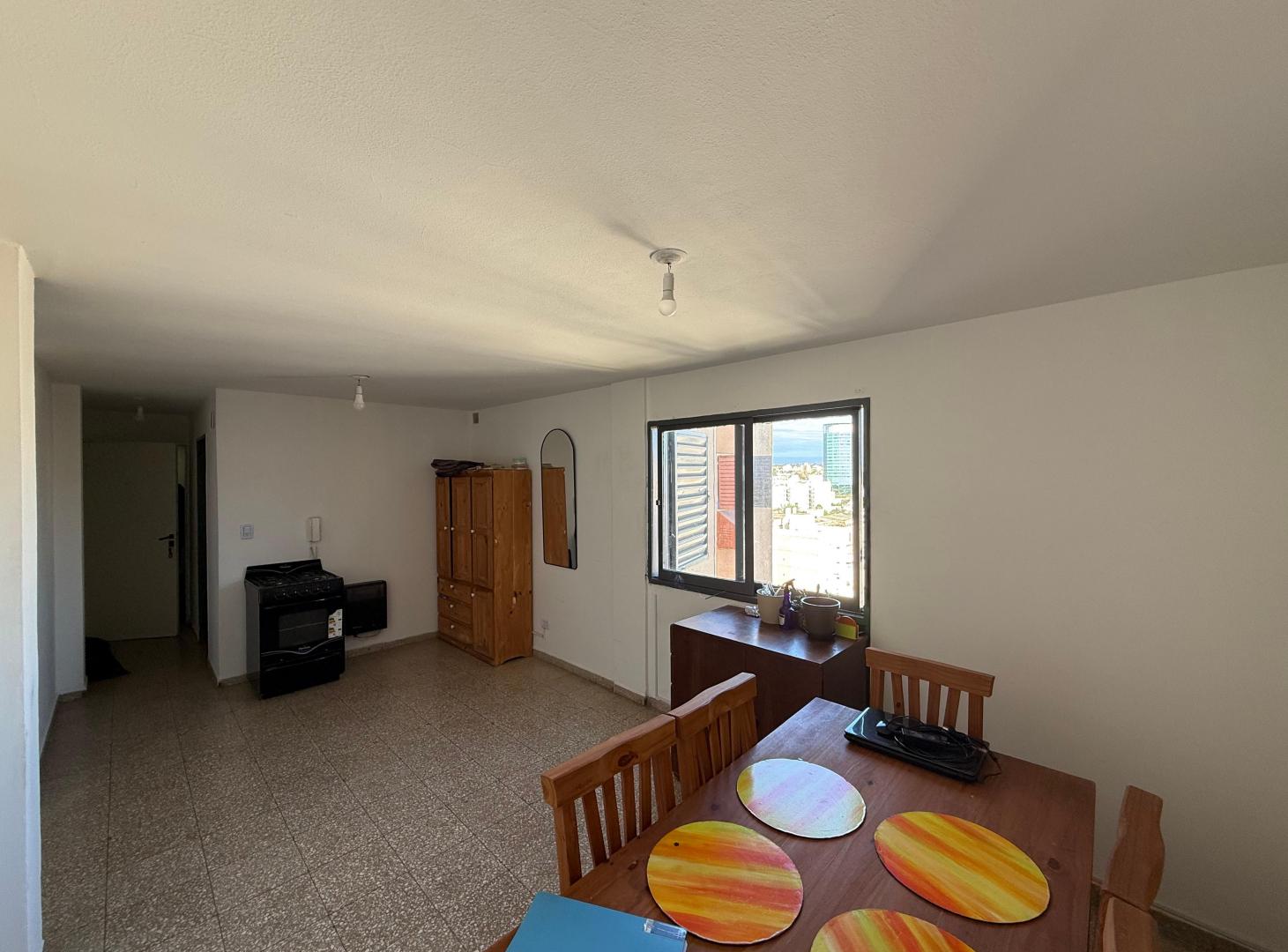 Foto de GRAN OPORTUNIDAD - VENTA DEPARTAMENTO 2 DORMITORIOS 1 BAÑO - B° CENTRO, imagen 4