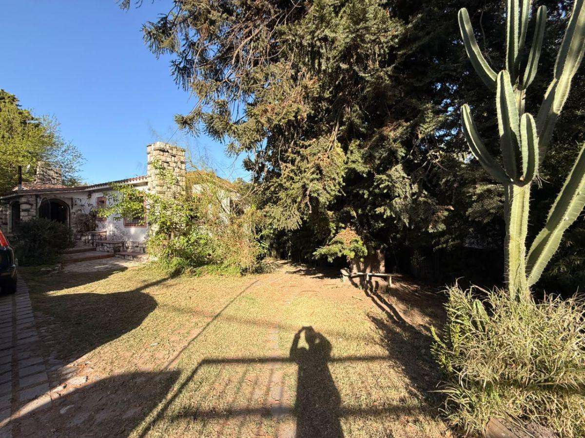 Foto de VENTA CASONA 4 DORM - 2644 MT CON ASADOR Y COCHERA - SALDAN A MTS DE, imagen 2