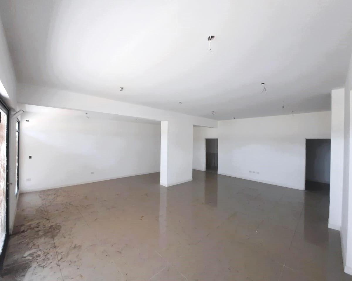 Foto de Amplio local comercial con inmejorable ubicación!, imagen 2