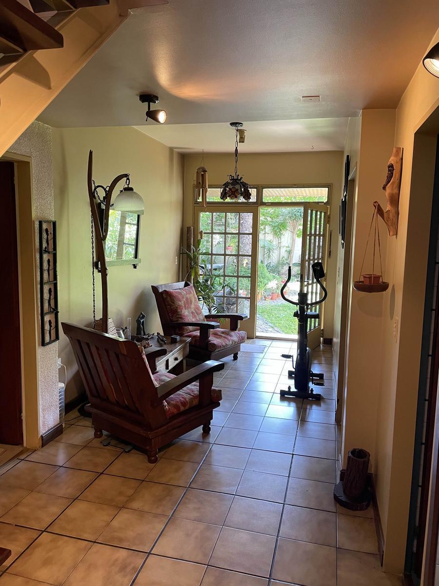Casa en Venta en Floresta con Jardin y Cochera Lote Propio 3